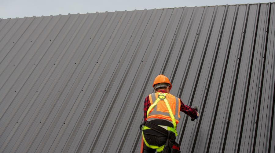Professional metal roof installation services in Bellwood, IL